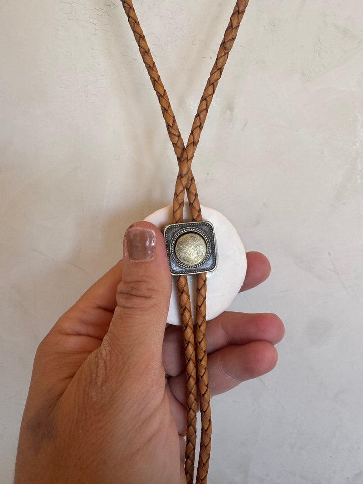 Clay Hunter Jumper Bolo