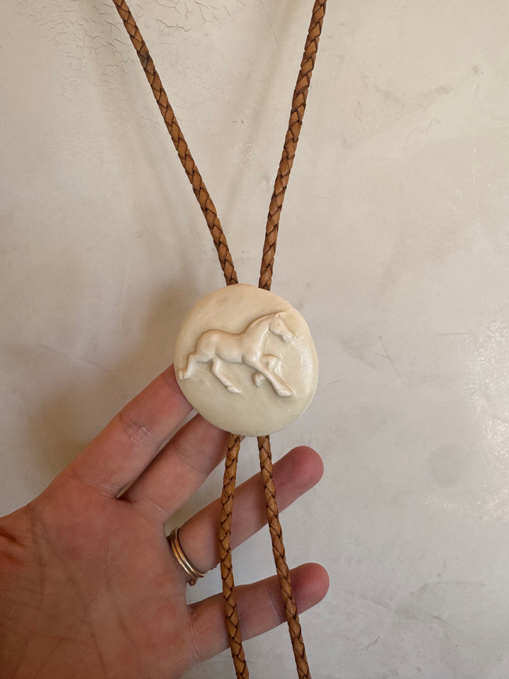 Clay Hunter Jumper Bolo
