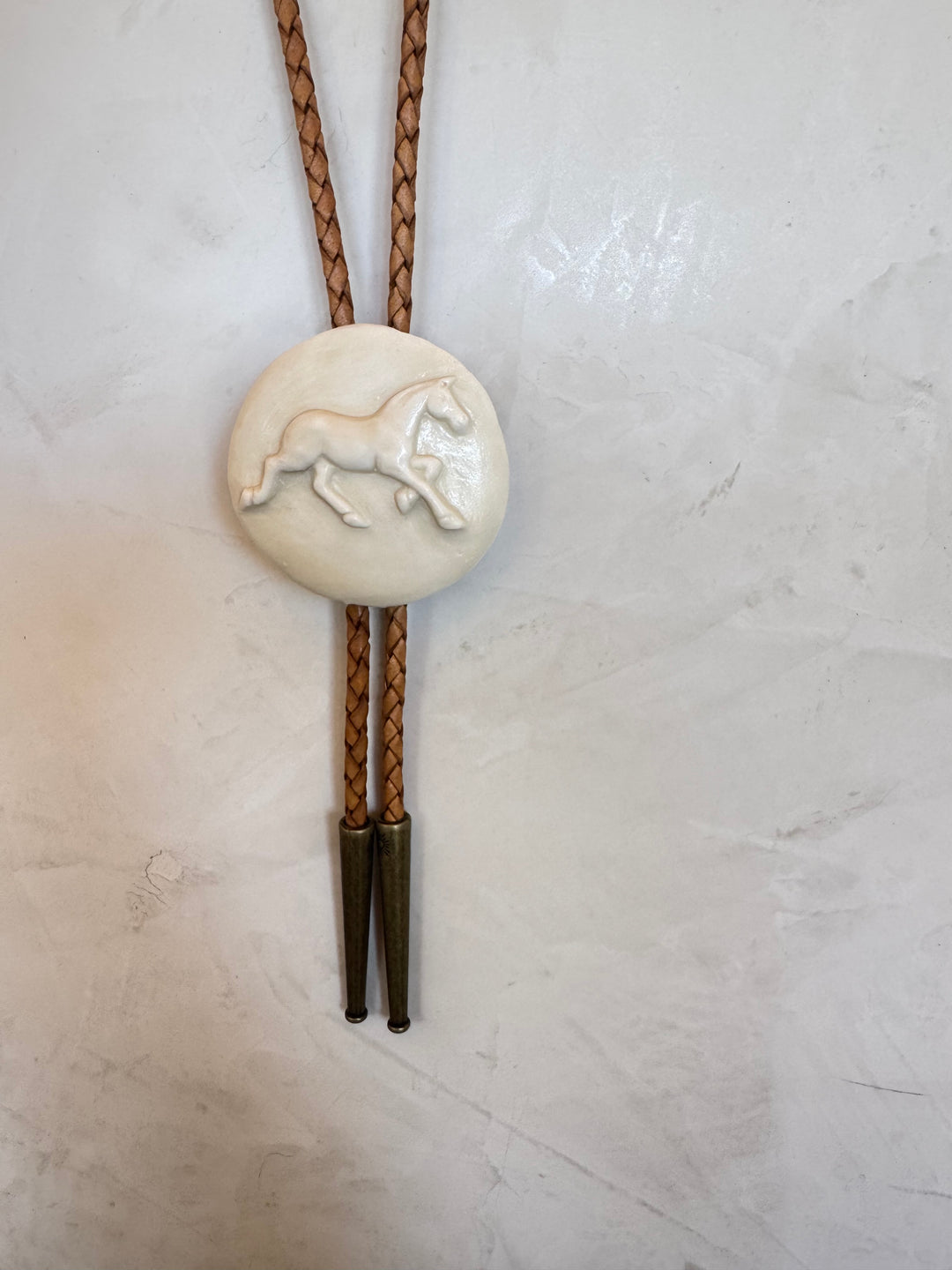 Clay Hunter Jumper Bolo