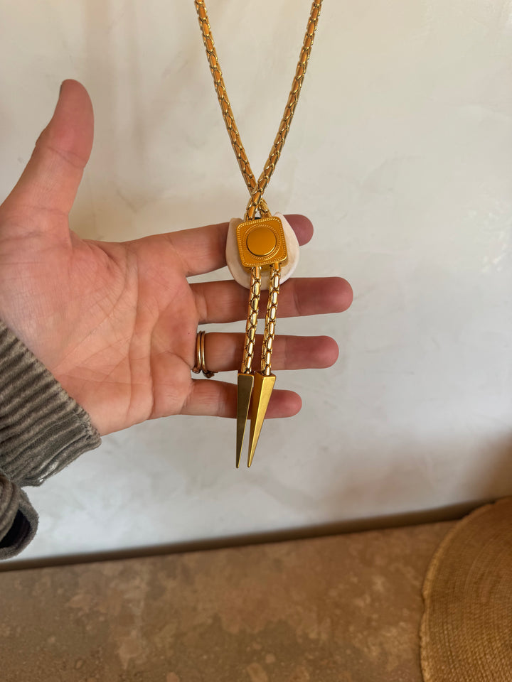 Clay Horseshoe Chain Bolo